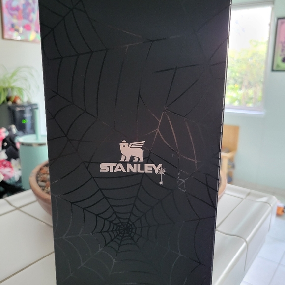 Stanley THE HALLOWEEN QUENCHER H2.0 FLOWSTATE™ TUMBLER | 40 OZ- Web Glow - Picture 6 of 6